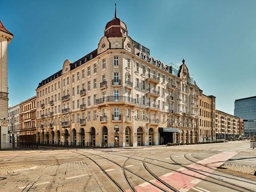 Mövenpick Grand Hotel